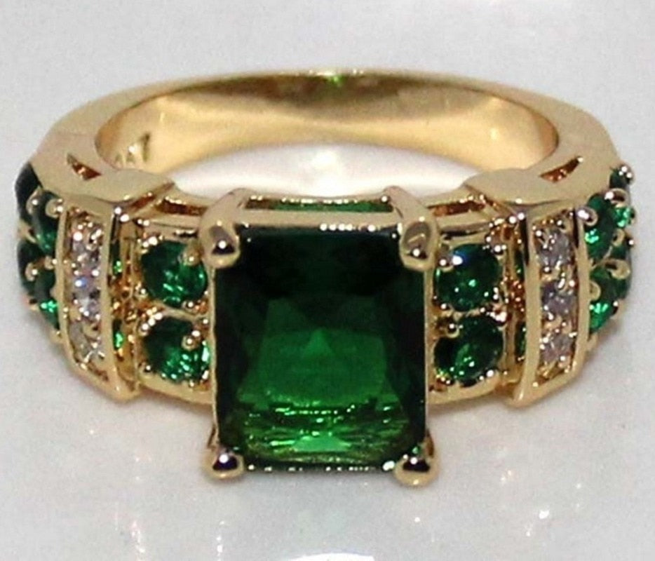 Bague de mariage avec zircon vert