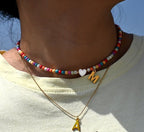 Collier de perles avec pendentif lettre