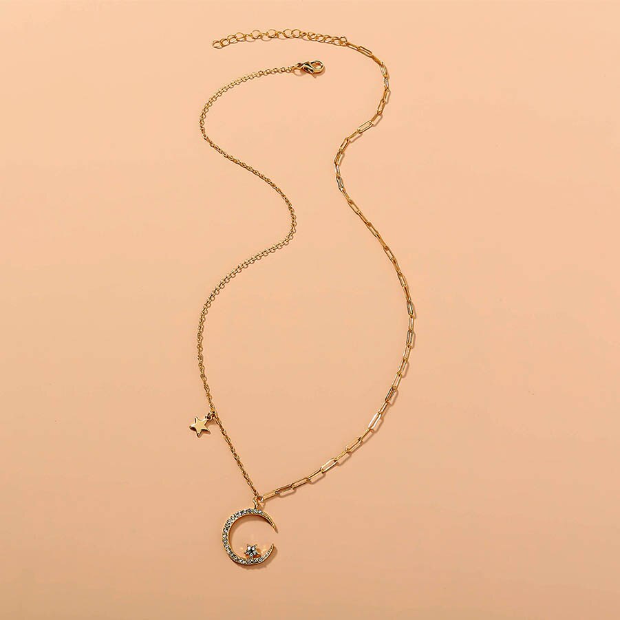 Collier longue chaîne avec pendentif lune