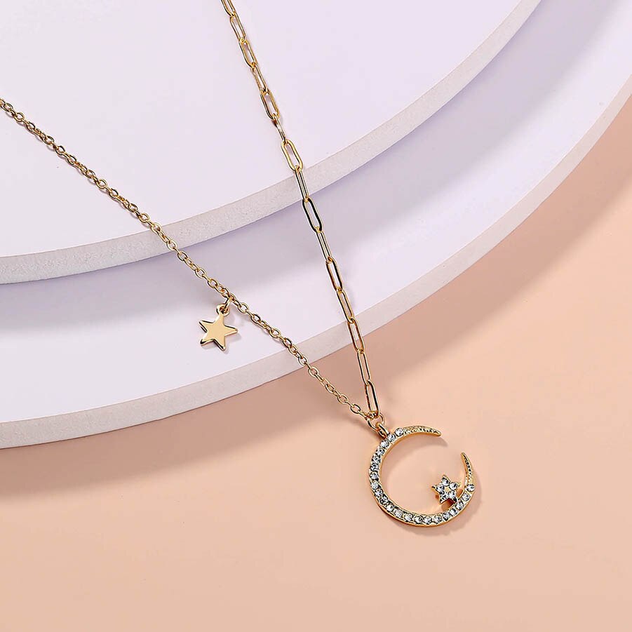 Collier longue chaîne avec pendentif lune