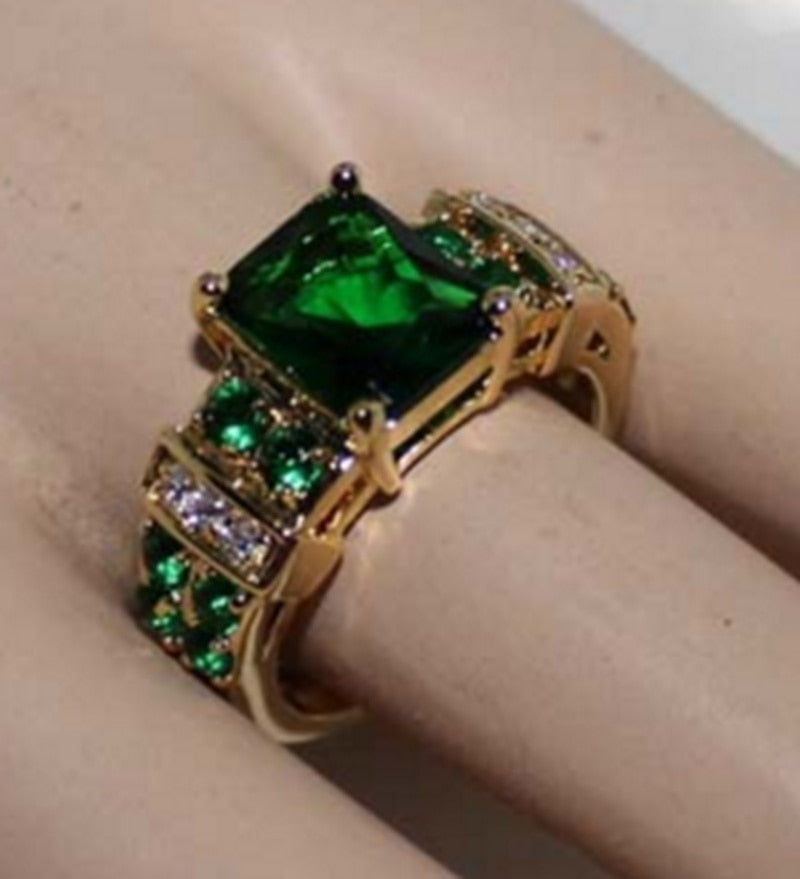 Bague de mariage avec zircon vert
