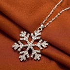Collier long avec pendentif flocon de neige en strass