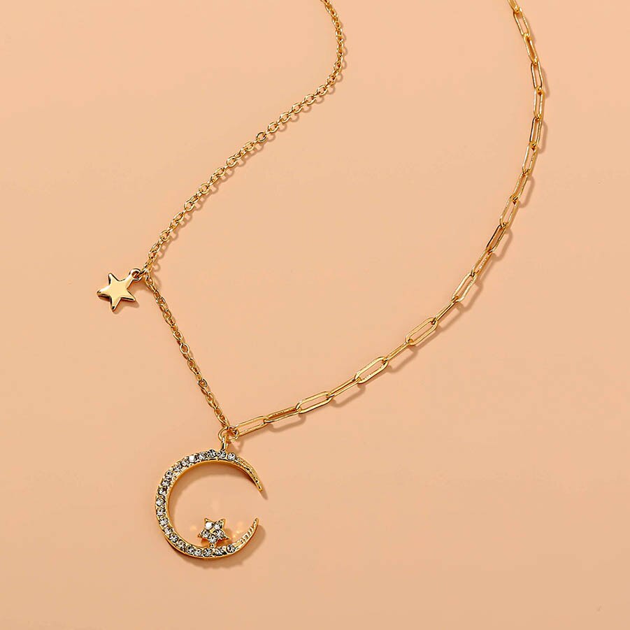 Collier longue chaîne avec pendentif lune