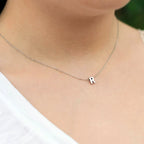 Collier initiale minimaliste