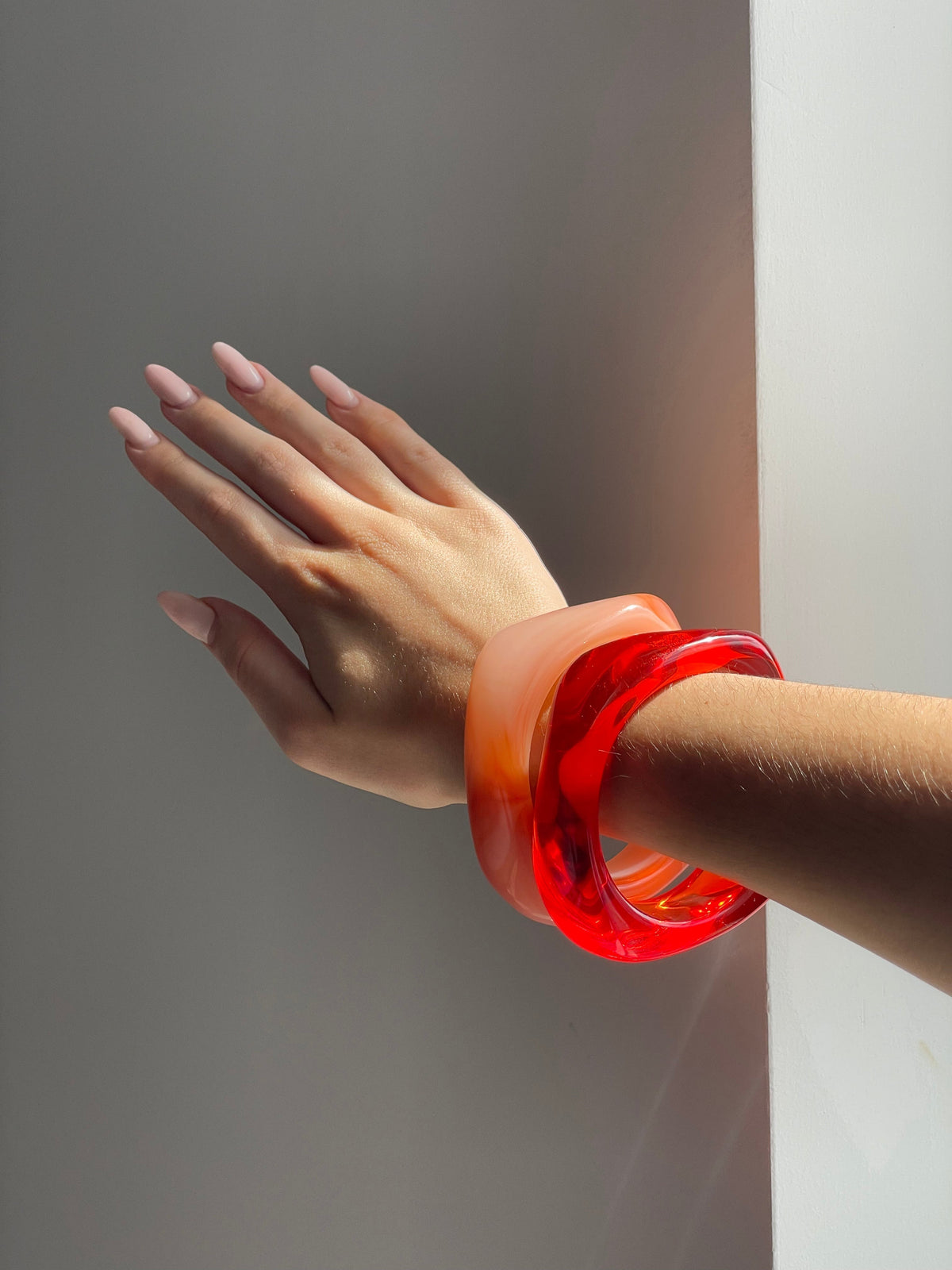 Bracelet élégant rouge fraise