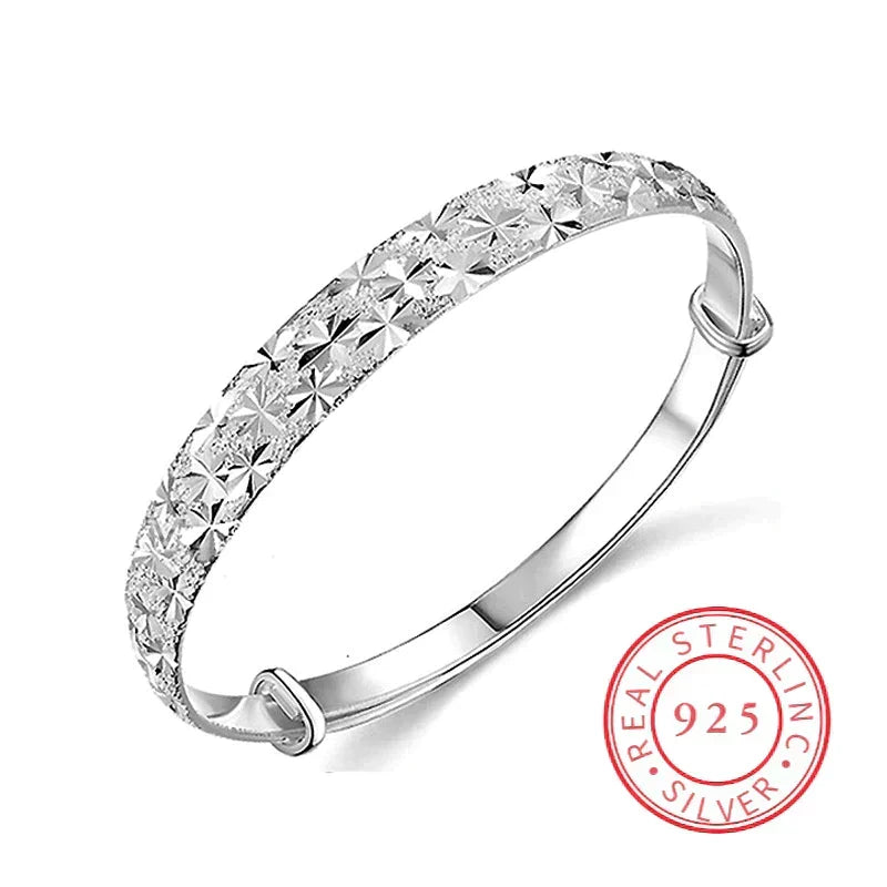 Bracelet argenté en forme d'étoile
