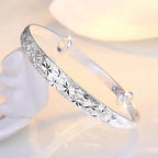Bracelet argenté en forme d'étoile