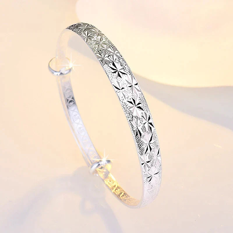 Bracelet argenté en forme d'étoile