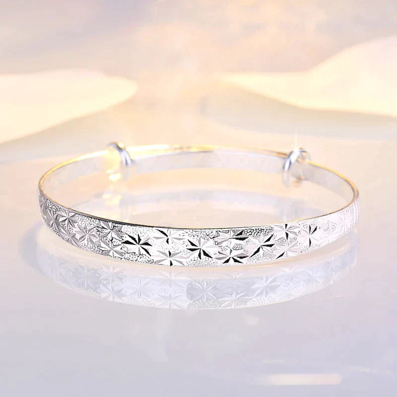 Bracelet argenté en forme d'étoile