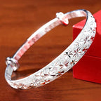 Bracelet argenté en forme d'étoile