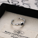 Bague ouverte pour femme au design ondulé avec pierre noire