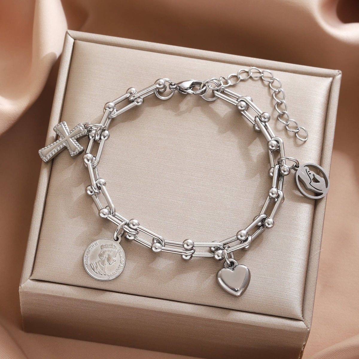 Bracelet charmant pour femme avec pendentifs personnalisables