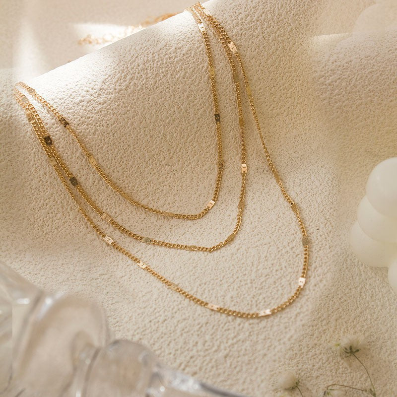 Collier superposé à chaînes fines