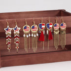 Boucles d'oreilles pendantes avec médaillon émaillé et franges de perles