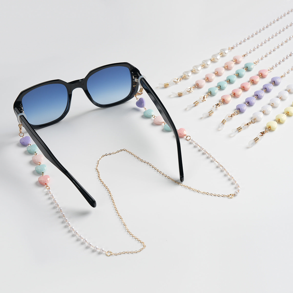 Chaîne de lunettes perlée en forme de cœur