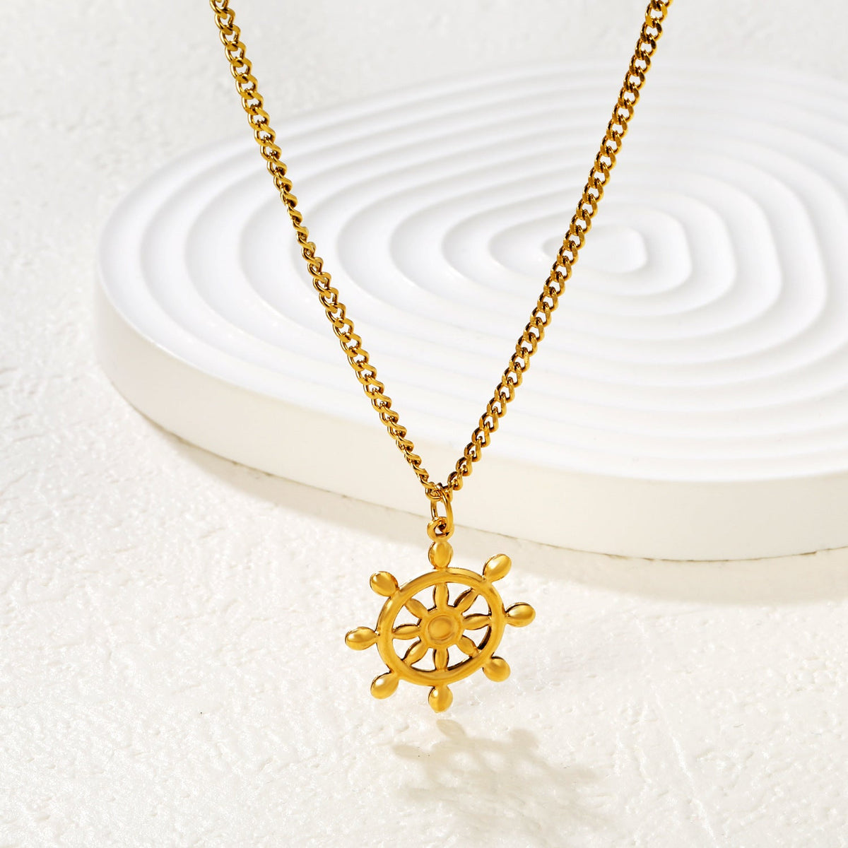 Collier pour femme avec pendentif gouvernail et chaîne réglable
