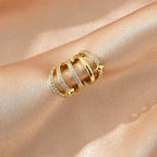 Boucles d'oreilles pendantes pour femme avec design spirale et zircone
