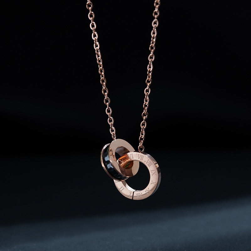 Collier à pendentif anneaux entrelacés élégant pour femme