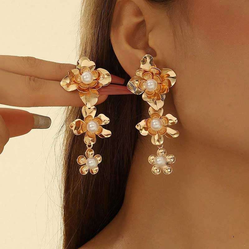 Boucles d'oreilles pour femme motif floral luxueux avec perles