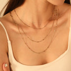 Collier multicouche pour femme au design moderne avec longueurs réglables
