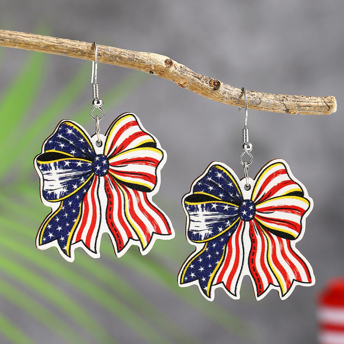Boucles d'oreilles légères en bois en forme de nœud
