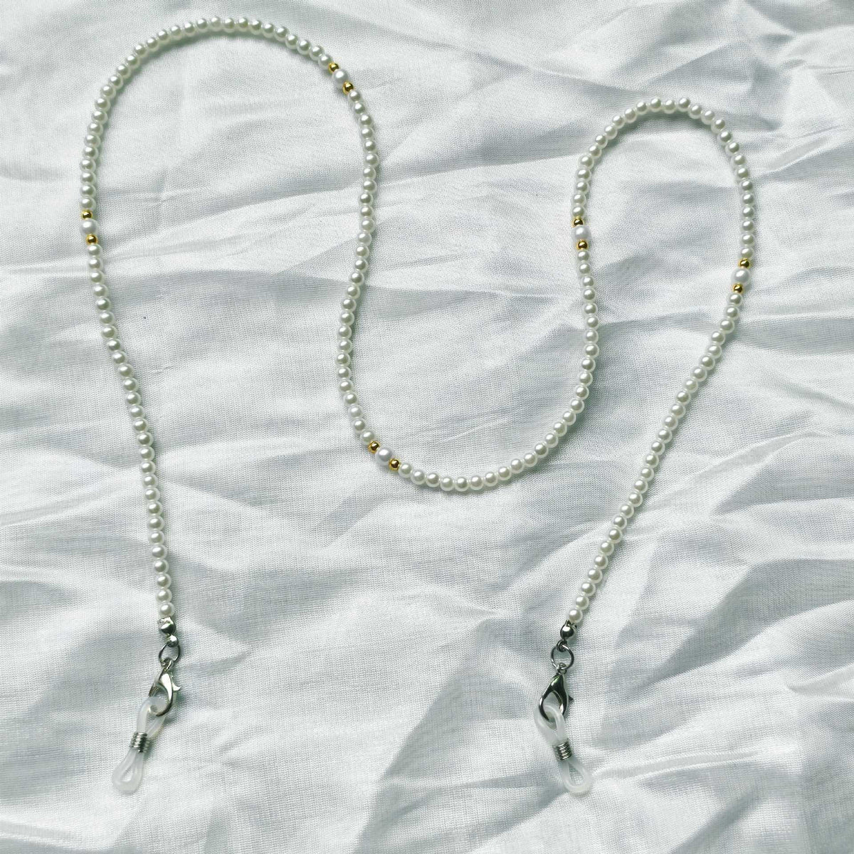 Collier de perles tendance avec accents dorés