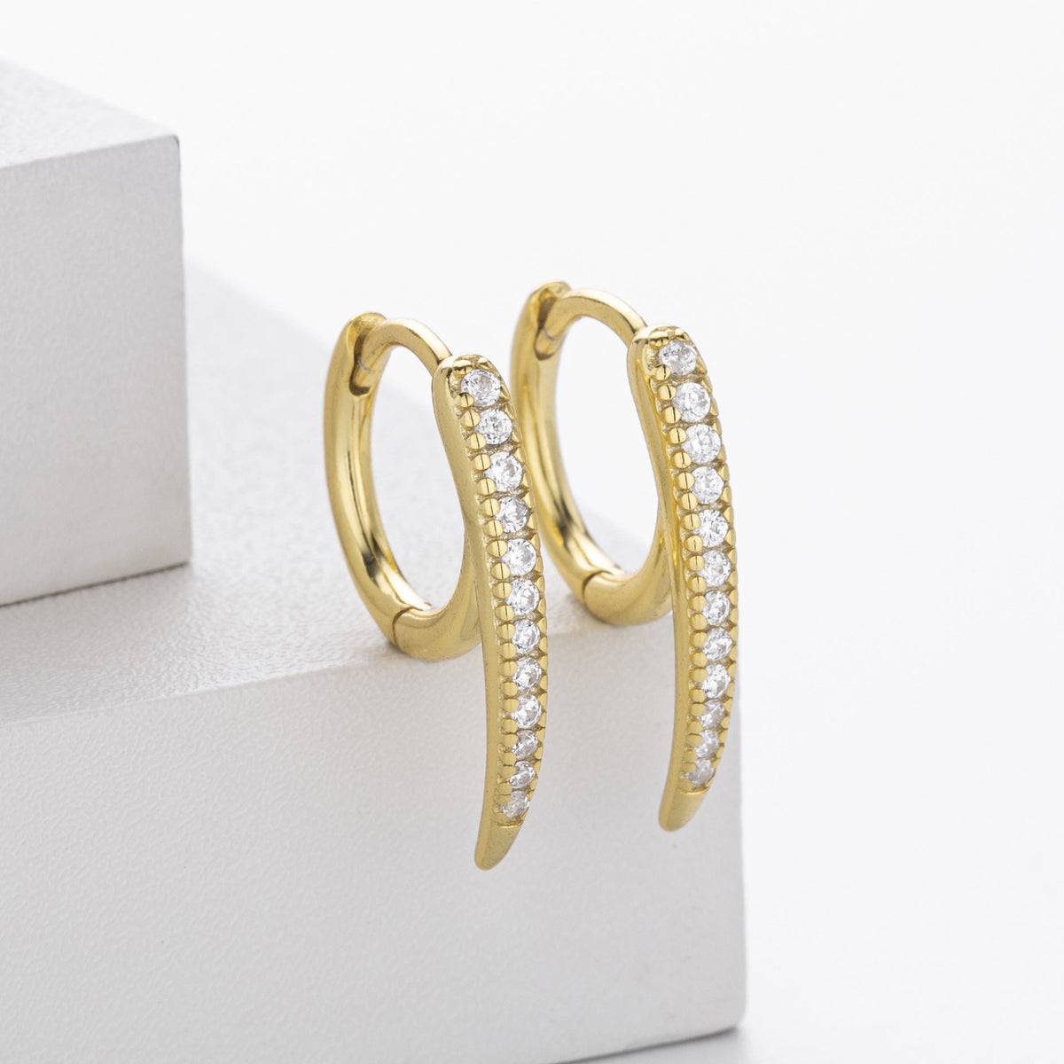 Boucles d'oreilles pendantes spirales avec zirconiums