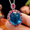 Collier pendentif luxueux en topaze cabochon avec accents de rubis
