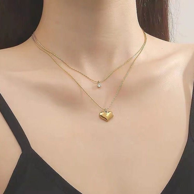 Collier pour femme avec pendentif cœur étincelant et design ornemental élégant