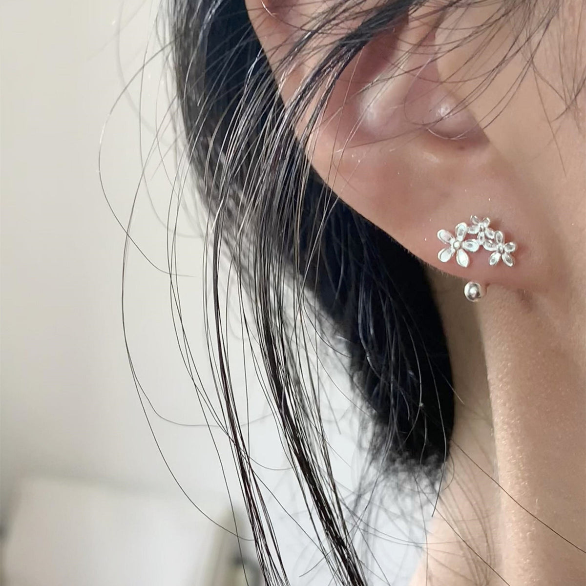 Boucles d'oreilles pour femme motif fleur délicat