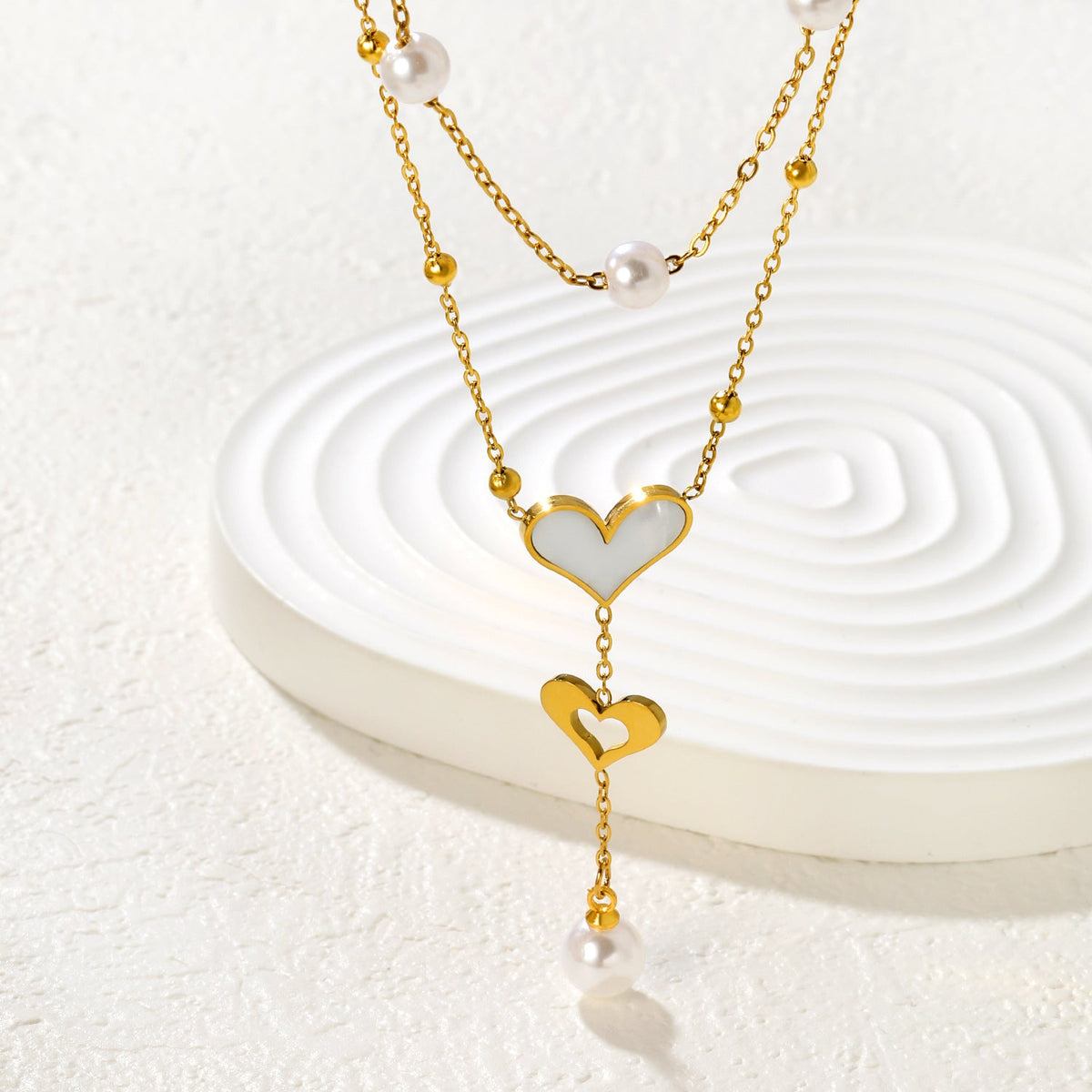 Collier pour femme avec pendentif géométrique moderne