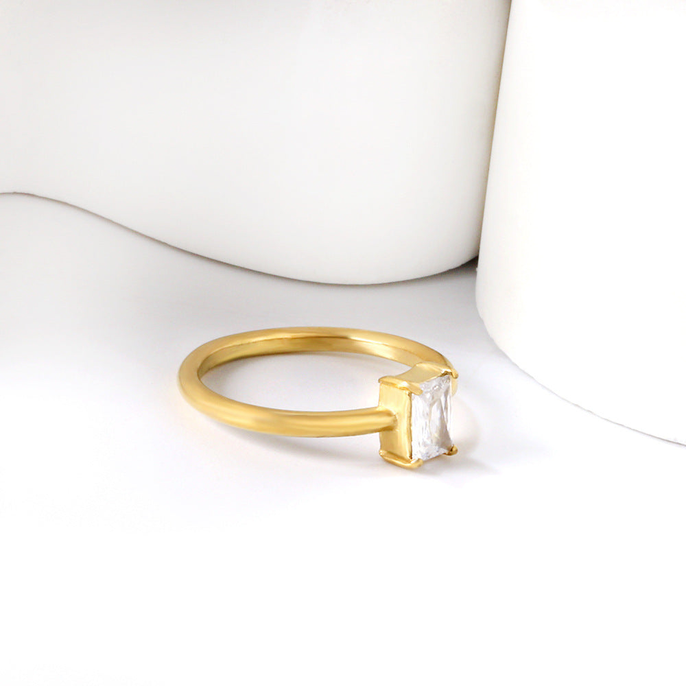 Bague élégante pour femme en acier inoxydable avec zircone