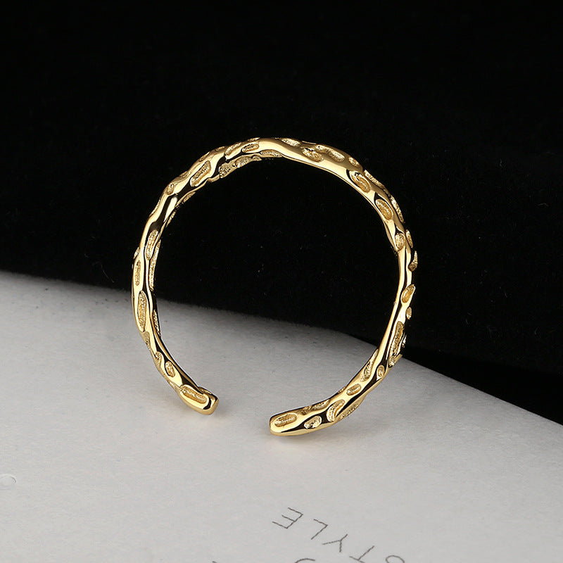 Bracelet rigide pour femme au design organique