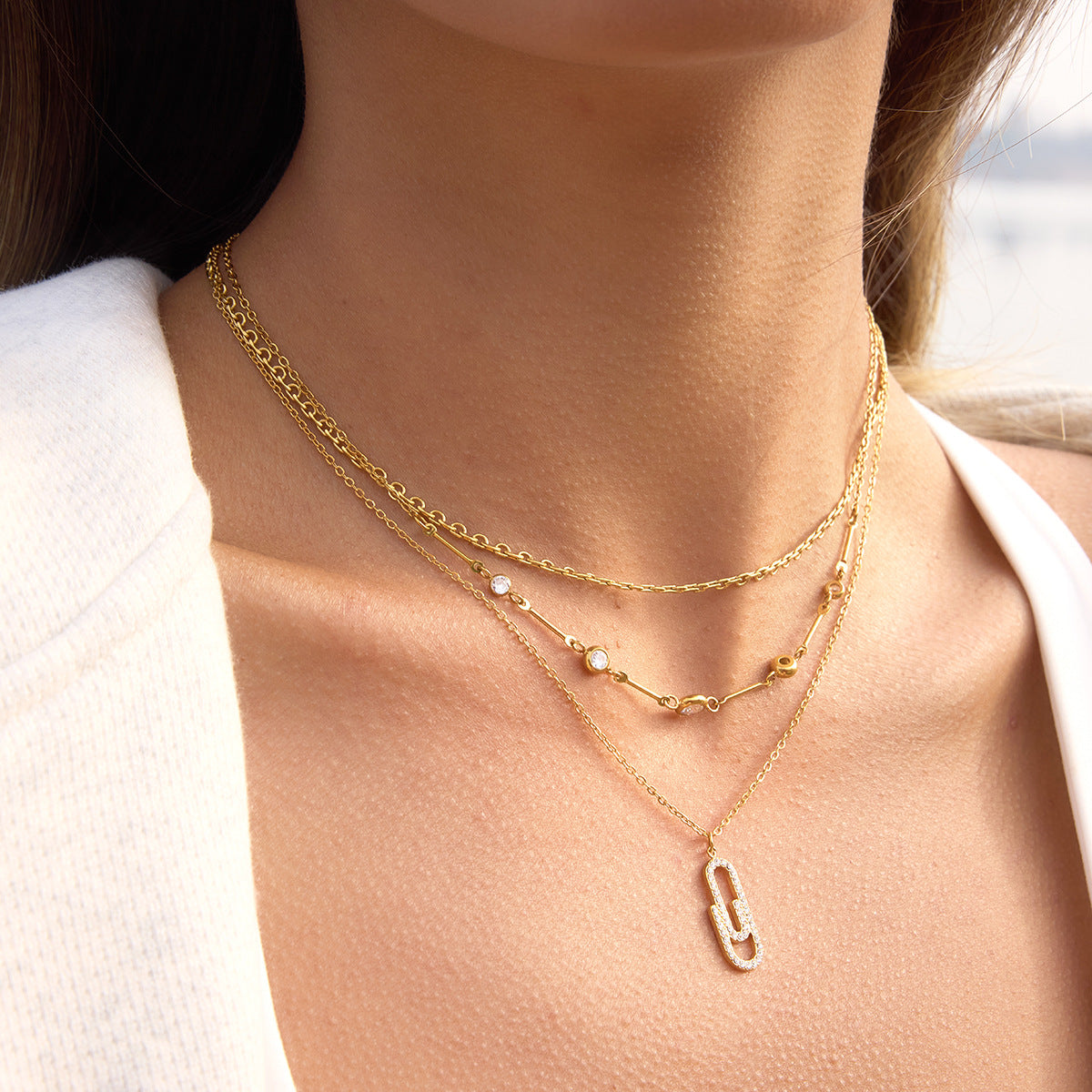 Collier pour femme avec pendentif trombone élégant et zircones