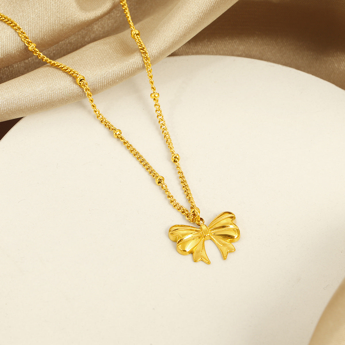 Collier pour femme avec pendentif papillon élégant
