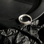 Bague ouverte pour femme au design moderne