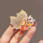 Broche feuille avec cristaux scintillants