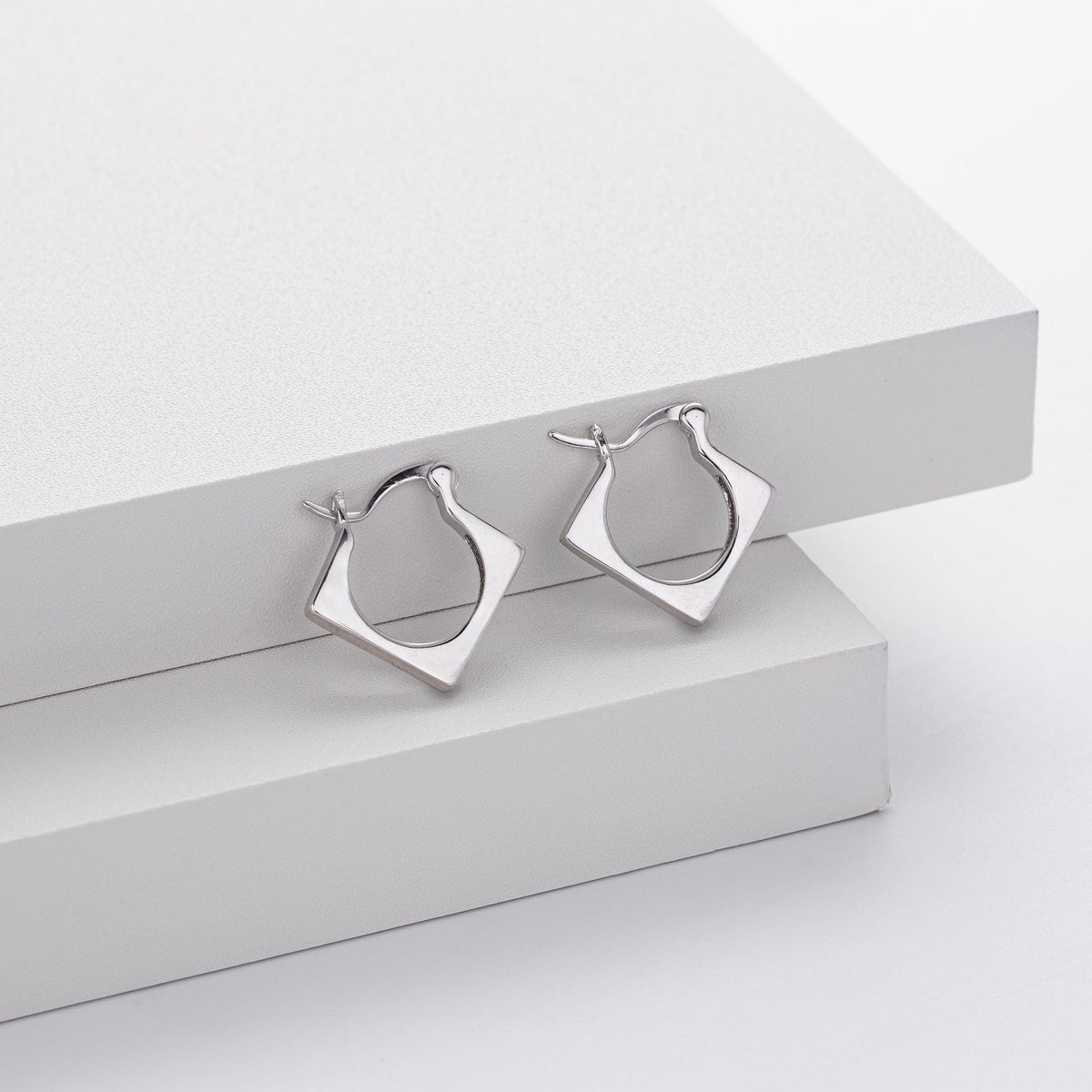 Damen Ohrhänger im modernen Diamantdesign aus 925 Sterling Silber