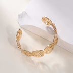 Bracelet ouvert pour femme au design bambou moderne