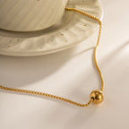 Collier pour femme avec pendentif boule élégant et brillant