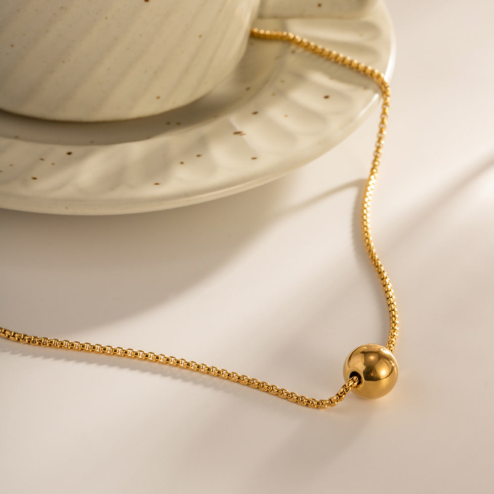Collier pour femme avec pendentif boule élégant et brillant
