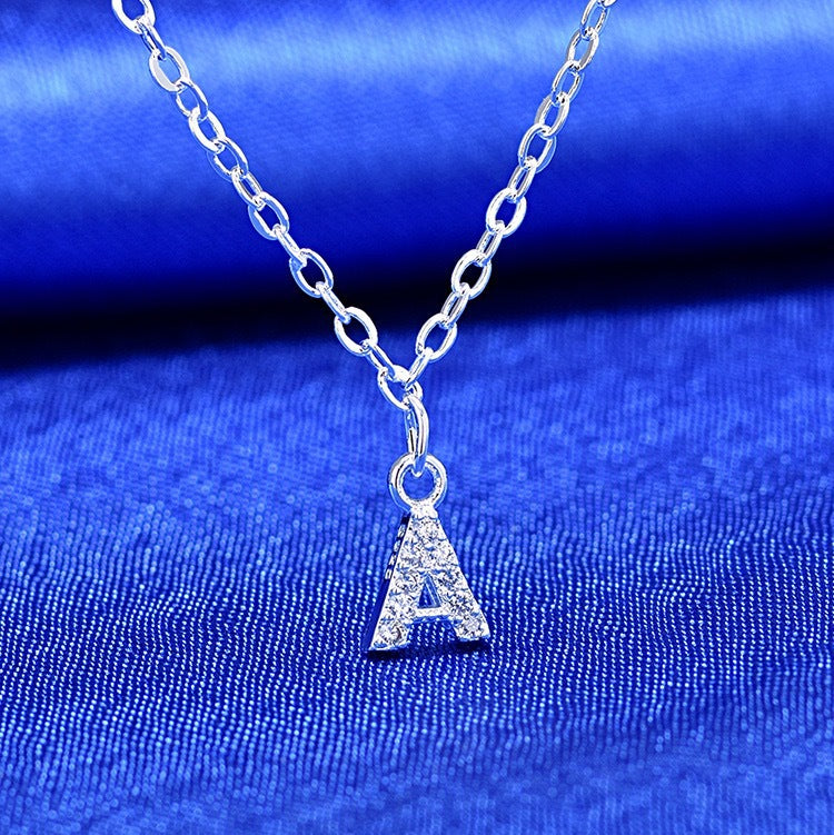 Collier pendentif initiale A pavé de zircone cubique
