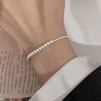 Collier délicat pour femme avec détails de perles brillantes