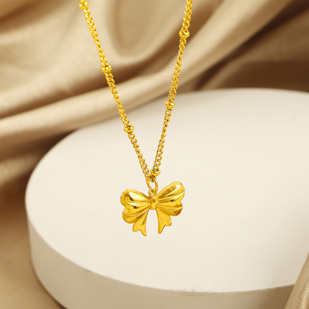 Collier pour femme avec pendentif papillon élégant