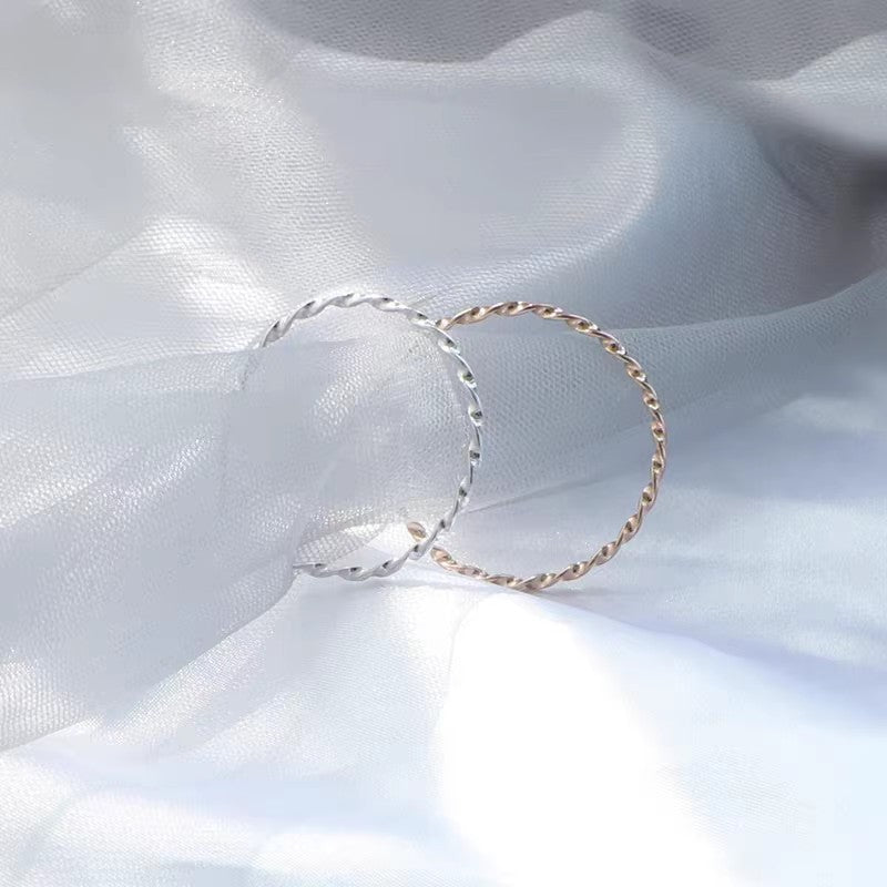 Boucles d'oreilles pour femme au design incurvé moderne