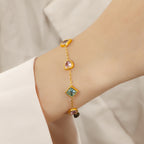 Bracelet délicat pour femme avec éléments en pierres précieuses colorées