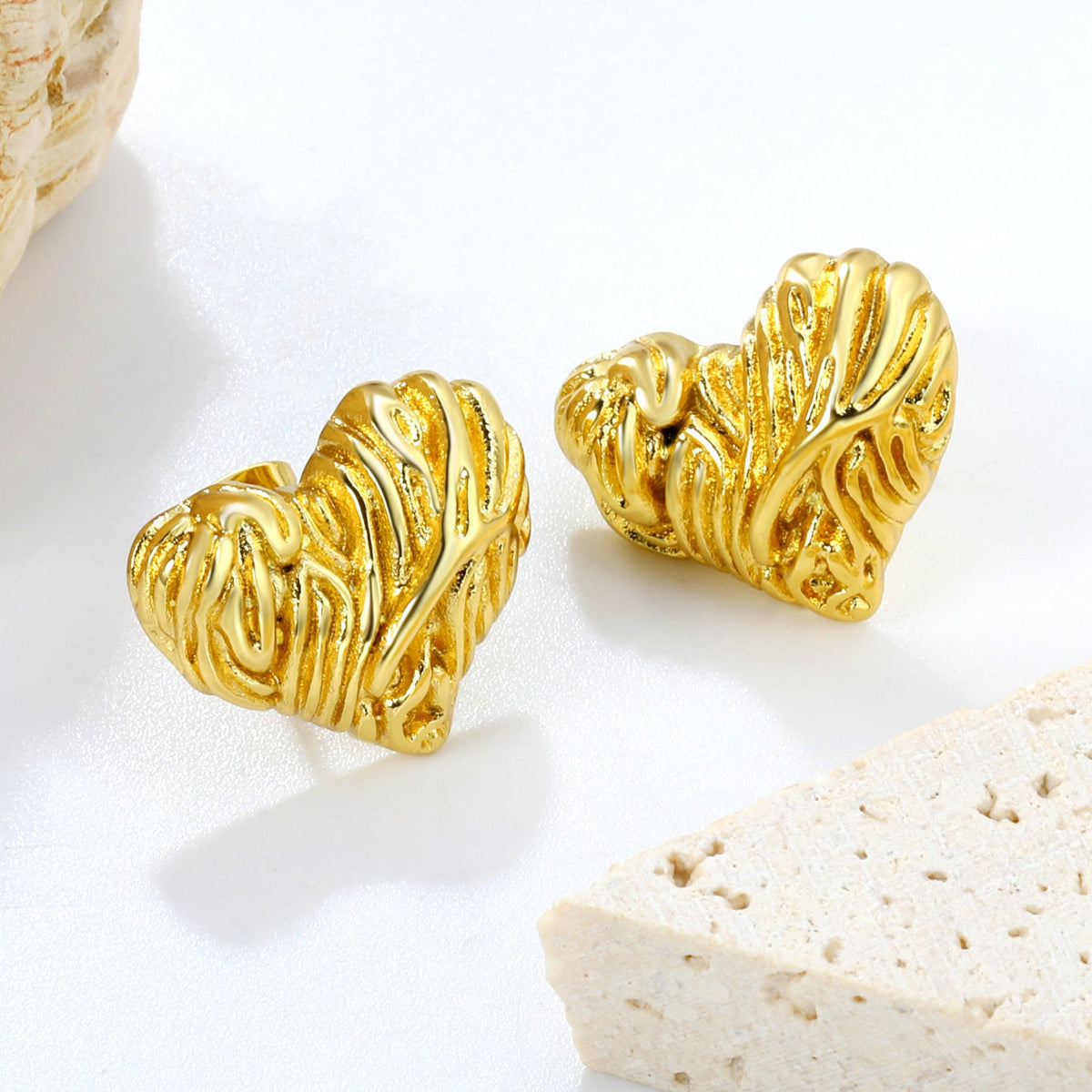 Clous d'oreilles pour femme motif cœur en acier inoxydable