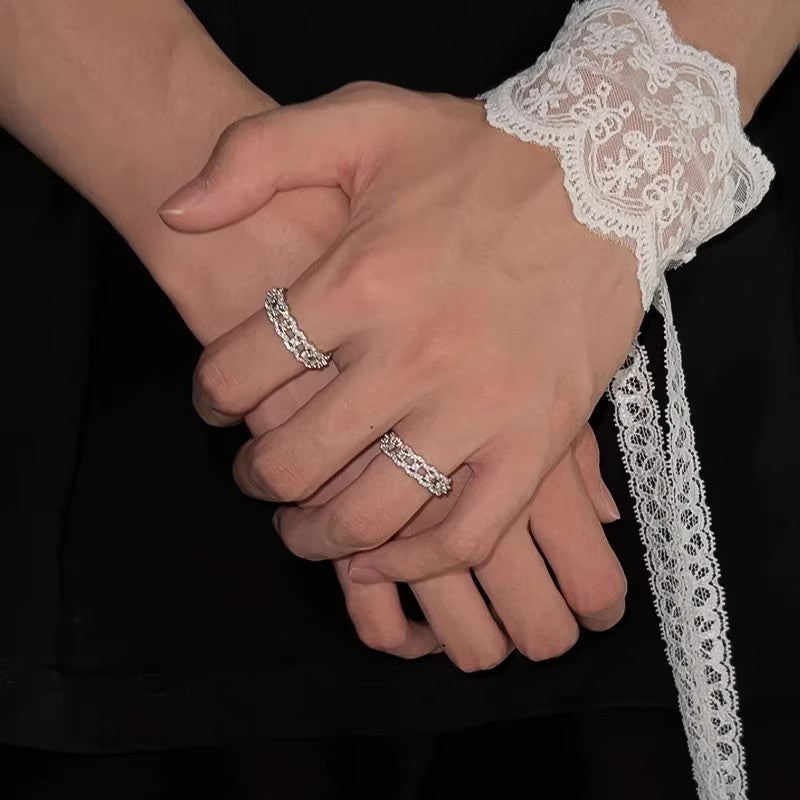 Bague élégante pour femme avec détails en zircone étincelants