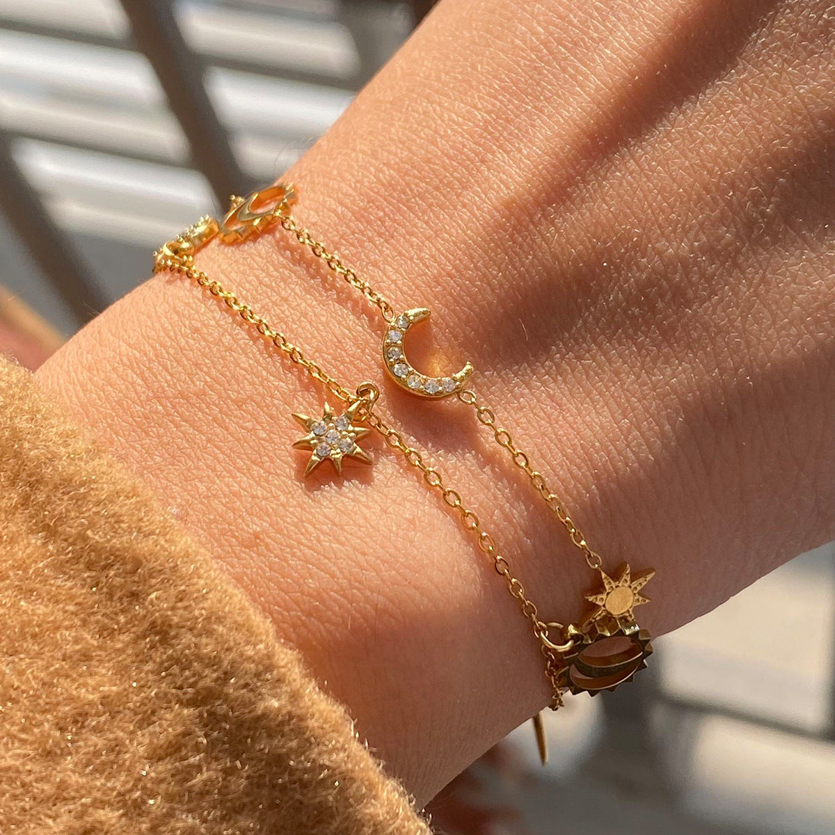 Chevillère pour femme avec breloques soleil et lune en acier inoxydable