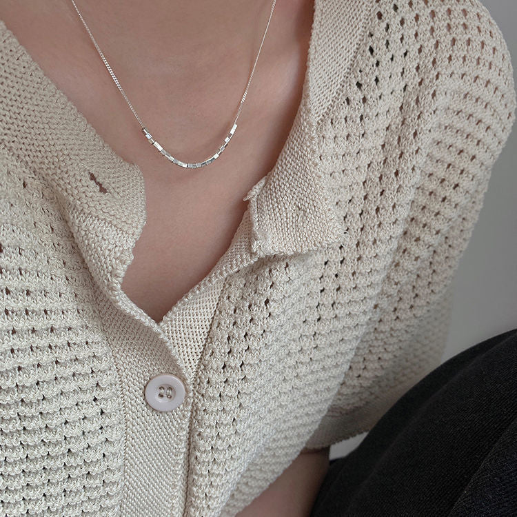 Collier moderne à pendentif géométrique
